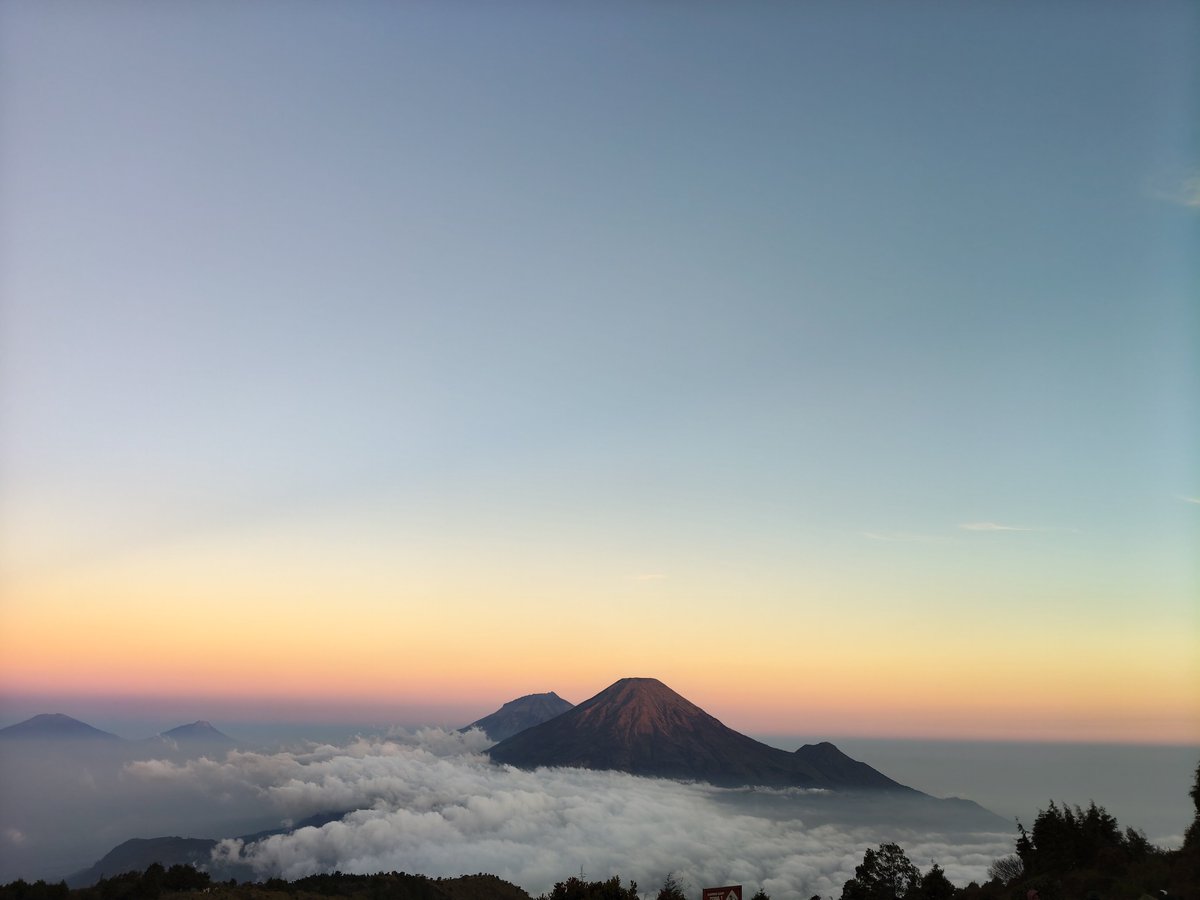panggilajaa's tweet photo. mt. prau 2.565 https://t.co/6310tK3zEl
