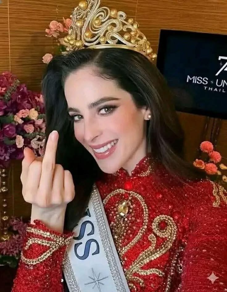whassdiaz's tweet photo. Cómo va a pasar Miss estado de México y no Miss Oaxaca NMMSSSS YA NI LA CHINGAN https://t.co/hFDh3gjQej