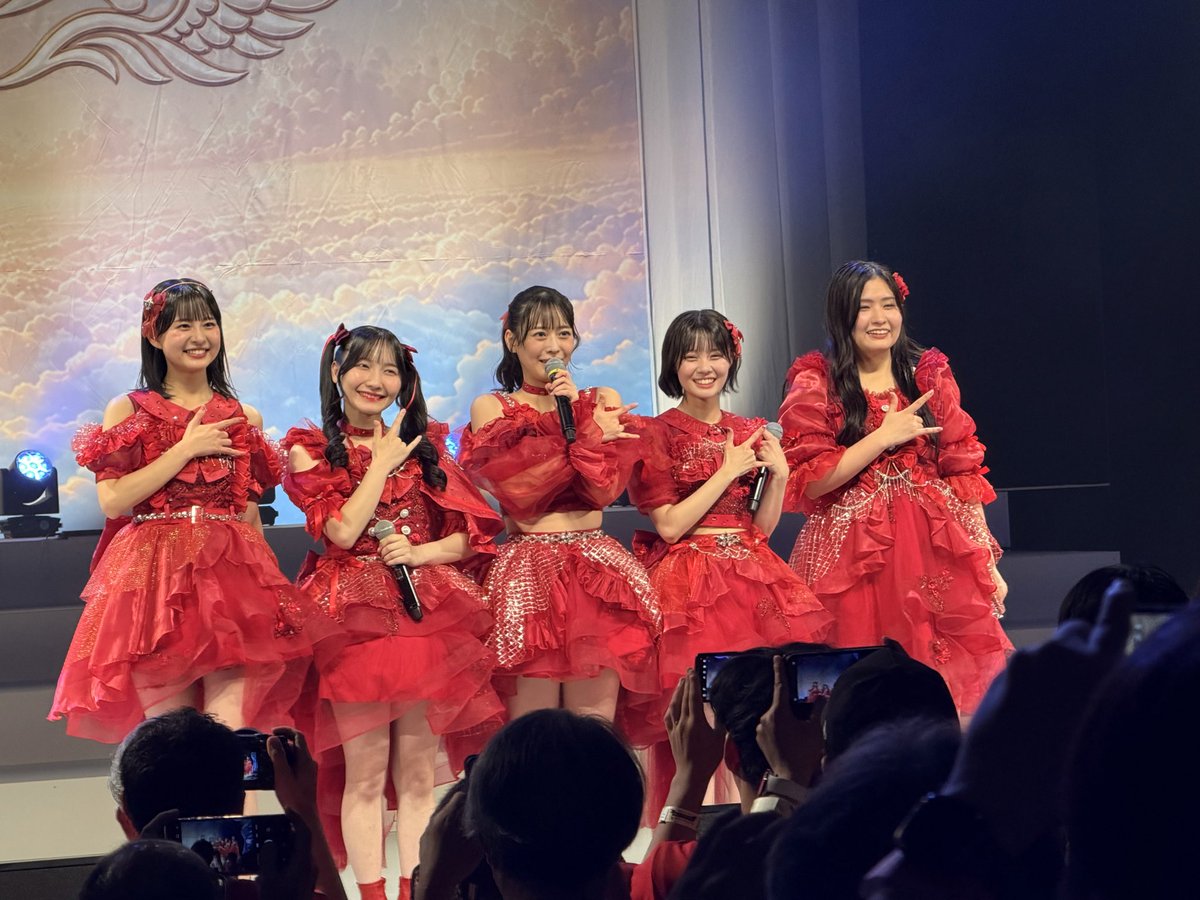 mx2chrmg's tweet photo. 【九州女子翼 Last one-man live「翼」】 
何回も目から汗が出てしまったけど、最後マイクをステージに置かれた時に、また目から汗が。。思い出に残る良いLIVEをありがとうございました。
#ありがとう九州女子翼
(@ キャナルシティ劇場 in 福岡市, 福岡県) https://t.co/5Wy12r84og… https://t.co/ro0gWMT1v9