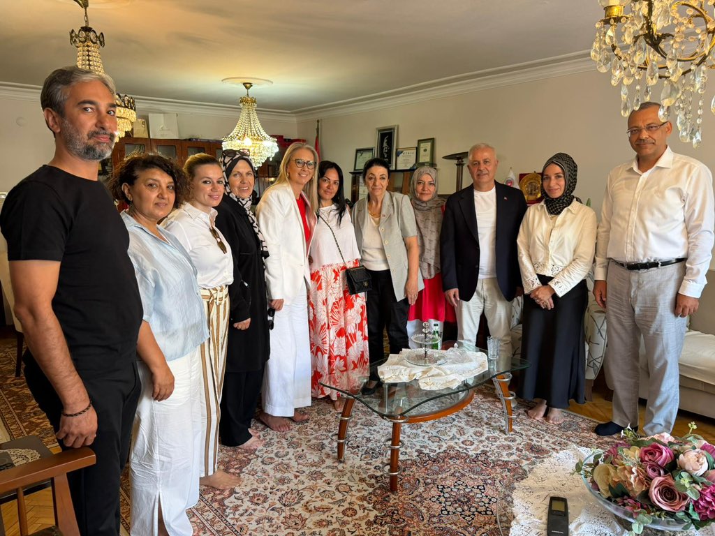 CeydaBC35's tweet photo. 📍Karşıyaka

Kıymetli hemşehrimiz Edibe Dinçel’in vefat eden eniştesi ve yeğenine Allah’tan rahmet diliyorum.

Dinçel ailesine ve tüm sevenlerine sabır ve başsağlığı diliyorum. Mekanları cennet olsun. https://t.co/3vWg1VfcjY