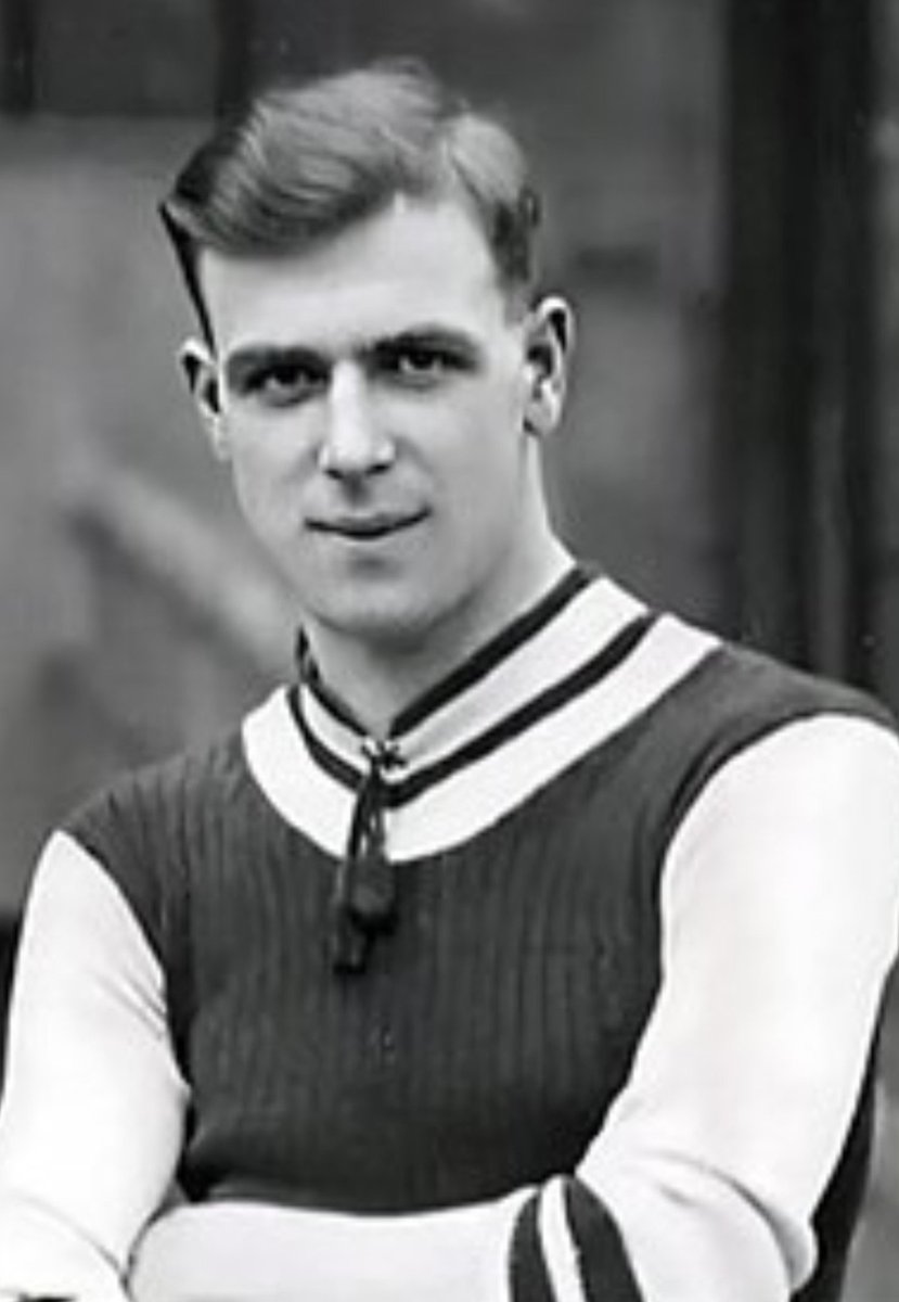TheAVFCtheory's tweet photo. A genuine Villa legend who's ashes were scattered in the Holte End
50 goals in the 1930/31 season
Pongo Waring  💜💙⚽️🥅
#AVFC #UTV #PongoWaring https://t.co/w9KGYKRGIu