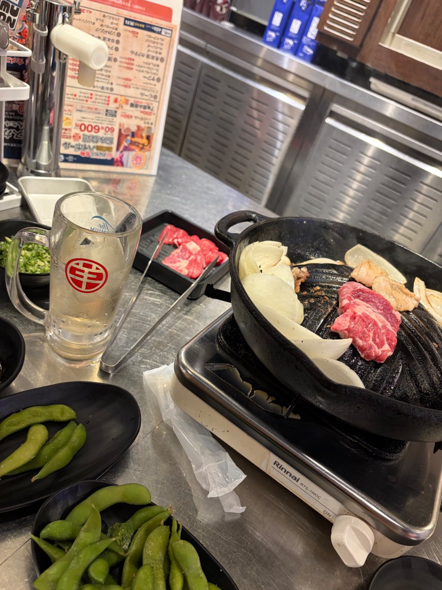 kitadaigoa2's tweet photo. 改めて川崎個人リーグ3部優勝でした
昨日の腹内世界旅行したからか終始お腹が緩い状態でした。
試合後川崎で餃子みそだれで食べて、今ジンギスカン食ってます。
卓上ハイボールありがたい。 https://t.co/gX9Ho6de2K