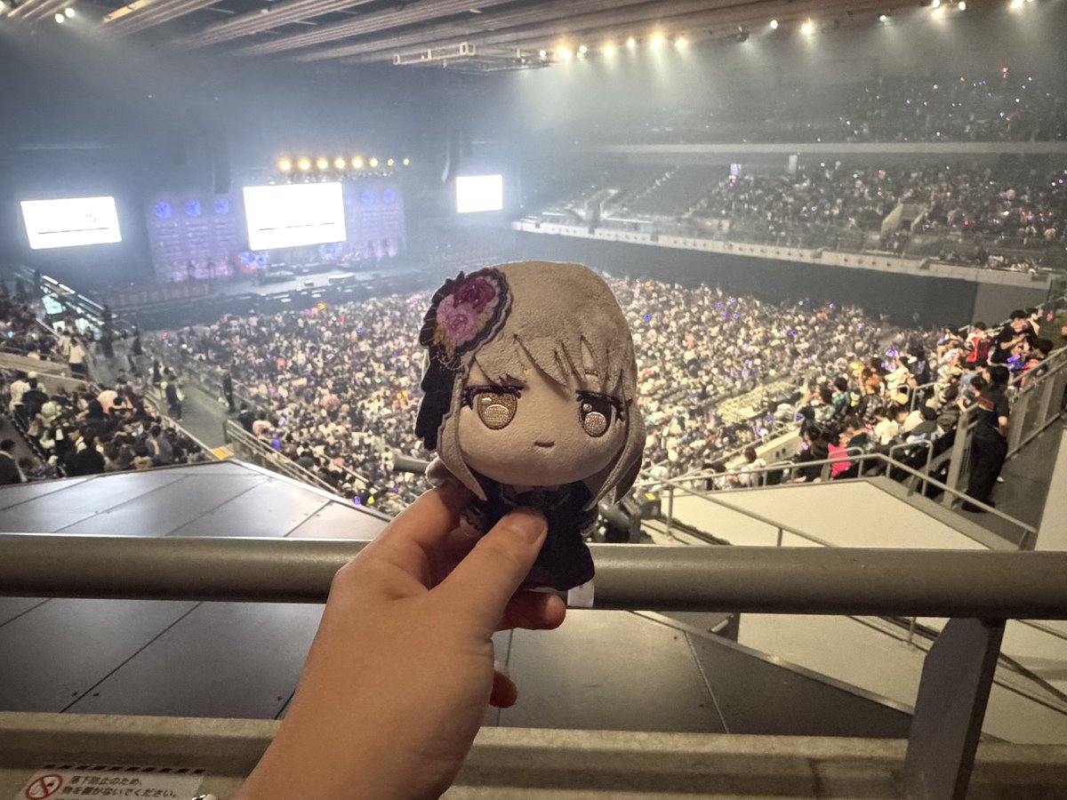 kenken_7290's tweet photo. #Roselia10周年ALライブ_DAY2
お疲れ様でした！
陽だまりロードナイト聴けて幸せで感動した〜
きゃらくず相変わらず笑いが止まりませんでした！くどはるの9時5時は社会人としてそれなんよな〜と思いながら笑いましたw
あいあいの運転技術でRoseliaメンバーのout旗引いて落としたの爆笑でした https://t.co/Uw5xGkyo4k