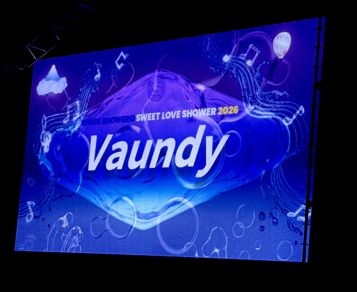 imo000917's tweet photo. 今日のラブシャ Vaundy はフェスの大トリにピッタリのド派手演出で会場を燃え上がらせました🔥

山梨県の特産物は Vaundy に決定しました🎇 https://t.co/Haa5CL2ccT