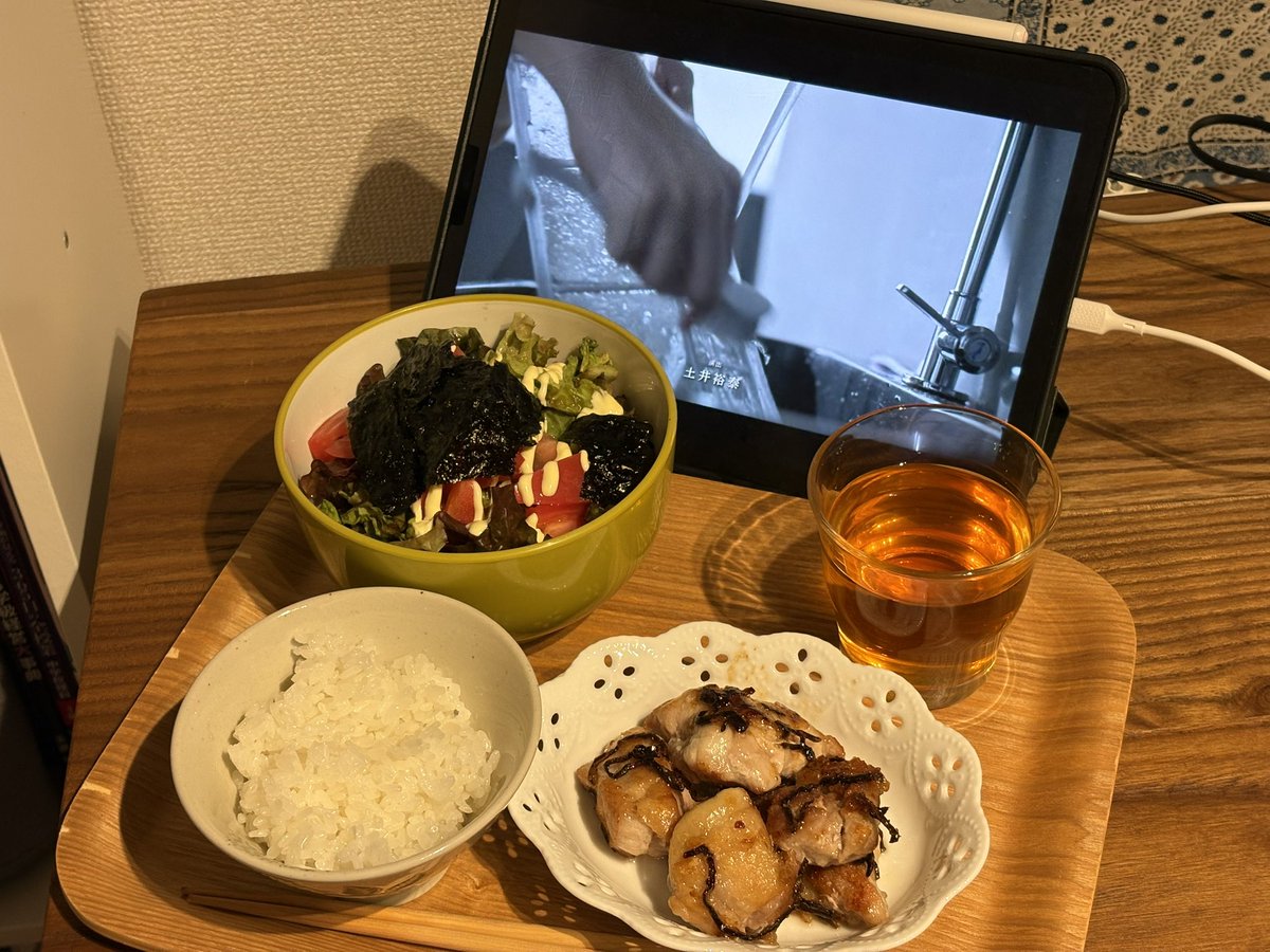 prettyfumitan's tweet photo. 週末のなんてことない飯

･塩昆布の鶏唐揚げ
･トマトとレタスのサラダ https://t.co/aMy1In2qlk