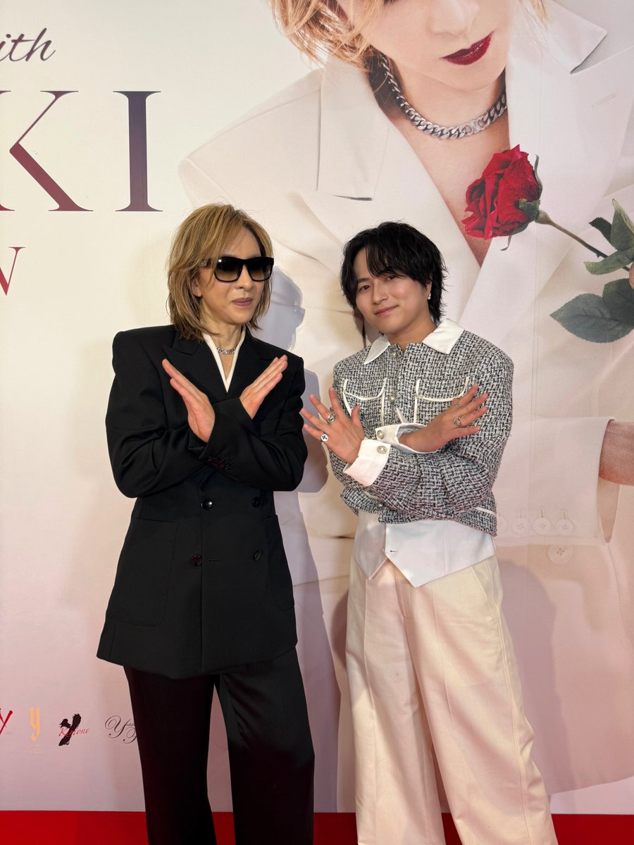 yudai_vo's tweet photo. X JAPANのYOSHIKIさんのディナーショーに
スペシャルゲストとして出演させて頂きました。
そして「Forever Love」をYOSHIKIさんのピアノ演奏と一緒に歌わさせて頂きました。

楽しかったけど緊張したー！！笑
温かく迎え入れてくれてありがとうございました。
いつも優しいYOSHIKIさんが大好きです。 https://t.co/13KcYmAuqI