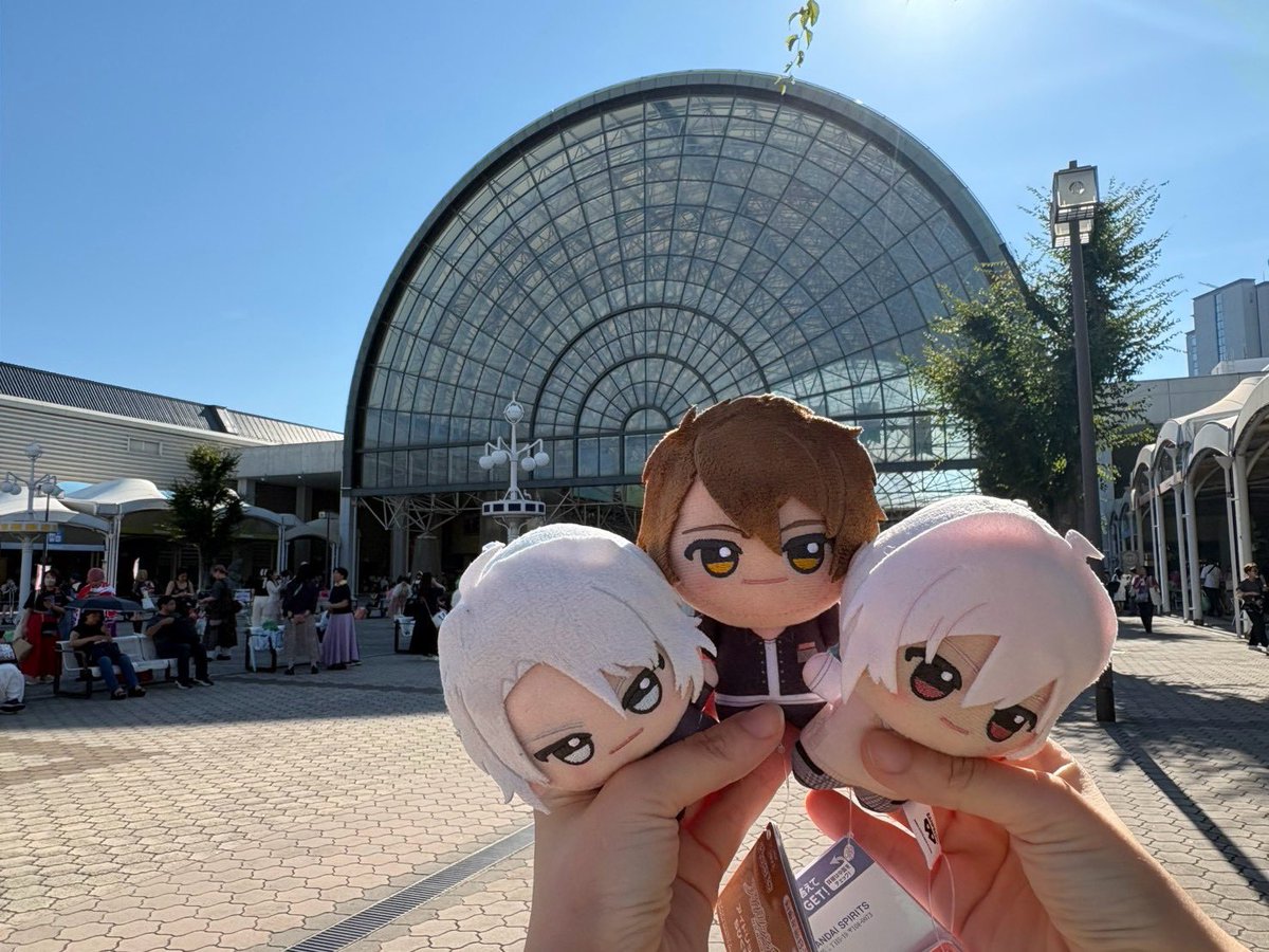 Mwiteblack's tweet photo. ありがとう大阪ー！MCどれも面白くって、幕張より好きだったかもしれない。
そして夏な空が見られました☁️🌻
ちびぬいたちで写真撮る楽しさを知ってしまった
#アイナナ_4J https://t.co/PZFU8EjLkH