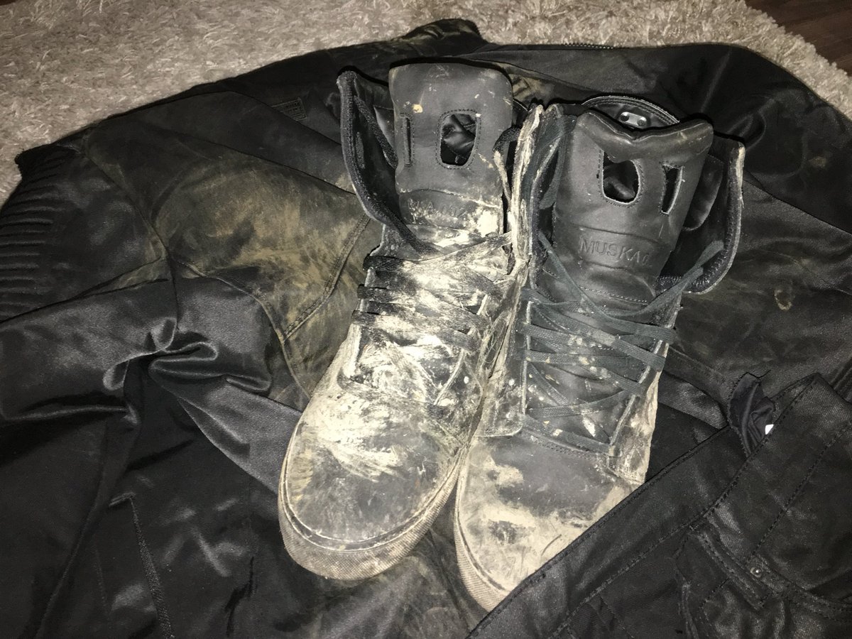 dennis2o25's tweet photo. Mud in clothes https://t.co/Pjr1WD2m69