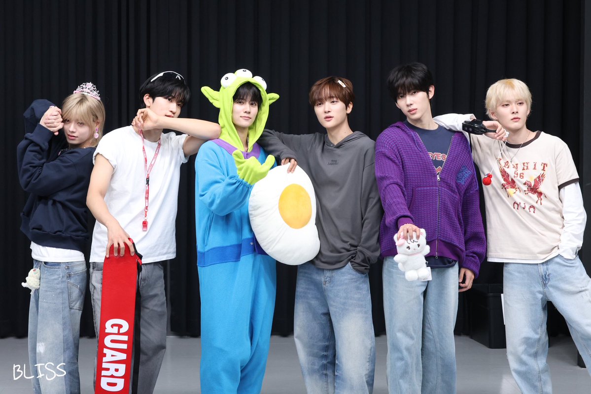 BLISS_615's tweet photo. 260829 뮤빗 #LUN8 #루네이트 https://t.co/rHvmJgKFtR