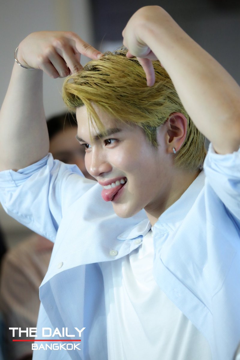 FourthOfficiall's tweet photo. แมวตุวนี้ดื้อนึเป่า 😽

FOURTH AT MEDIHEAL DERMA LAB 
#MEDIHEALDERMALABxFOURTH
#Fourthnattawat #โฟร์ทณัฐวรรธน์ https://t.co/QVffUIUOPr