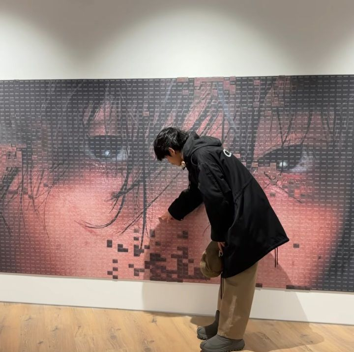 thvgaggedme's tweet photo. the art admiring his own art. https://t.co/kMGhMVjNY2