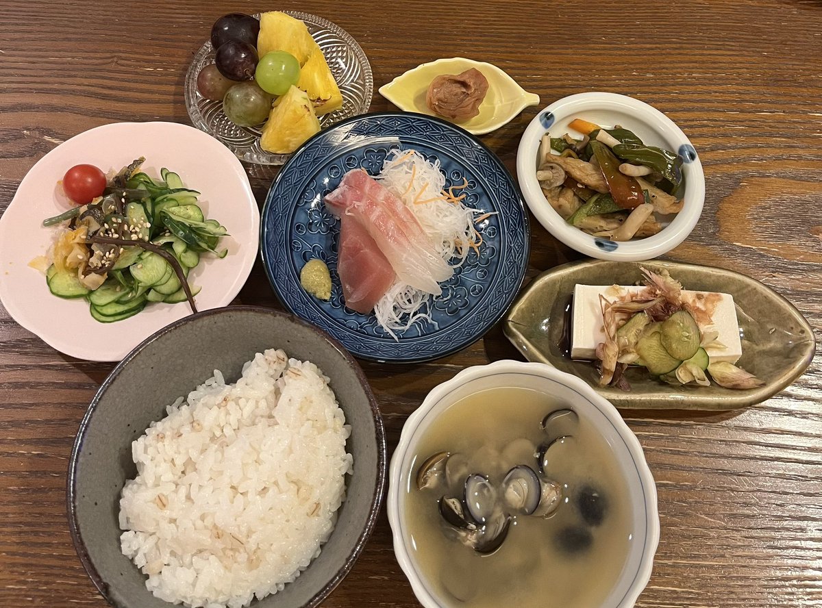 z9f4v's tweet photo. 昨日の晩ごはん🍲
しんどくて…。とりあえずシジミのお味噌汁飲んどいた。
まぁ。こんな日もある！って事ね☘️

#晩ごはん https://t.co/SHyXqiBGg3