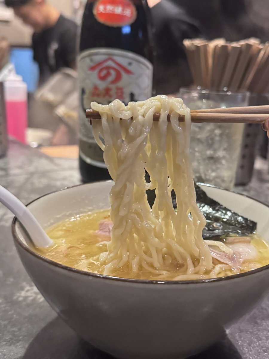 153ilk's tweet photo. ［RAMEN ICHI］4周年イベ創業3名のらぁ麺/天城黒豚の油飯/油そば/ドリンクを🍜✨

ランダム手もみの麺に旨みしっかりのコックリスープ🤤鶏の香ばしさと豚のあまみ🤤ご飯は豚で食べても美味いのにスープかけたら最強🤩キリリ醤油の油そばはお酒がまた進む味🤩拉麺好きさんと乾杯楽しくご馳走様でした🙌🏻 https://t.co/iL8WIbEhQ5