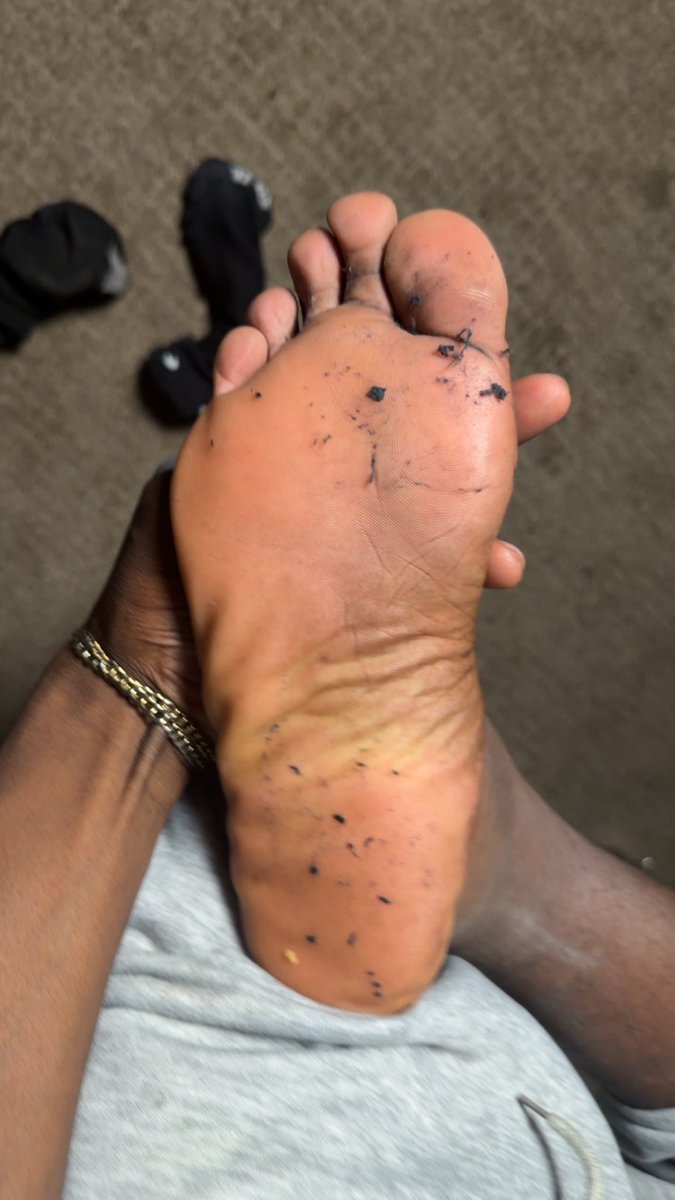 kingdavislave's tweet photo. #feet
#bigfeet
#marcopilia #marco #malefeet #gayfeet #footfetish #sexyfeet #giant #sockstrip #gayfetish #mantoes #manfeet #soles #sweatyfeet #sweatysole #footfetish #crush #sweatycrush
#SizeTwitter https://t.co/EPA1yrNbAI