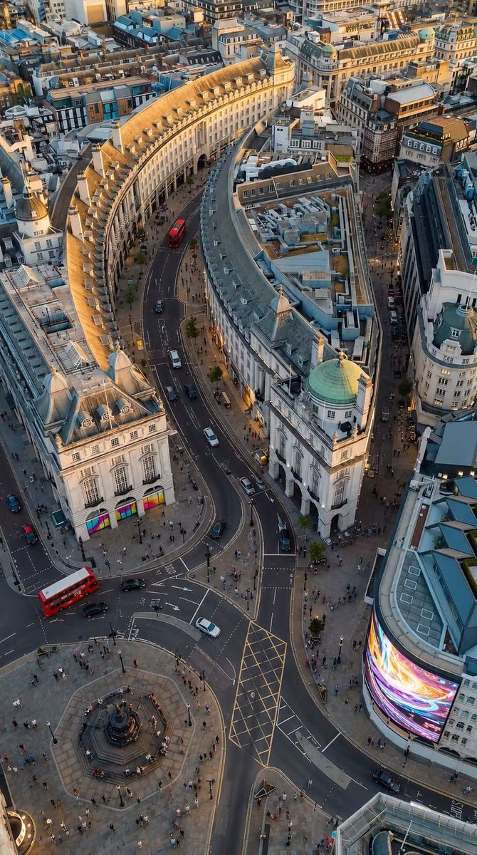 TraveLViewnS5's tweet photo. City of London, England 🏴󠁧󠁢󠁥󠁮󠁧󠁿 https://t.co/sd1215oFbf