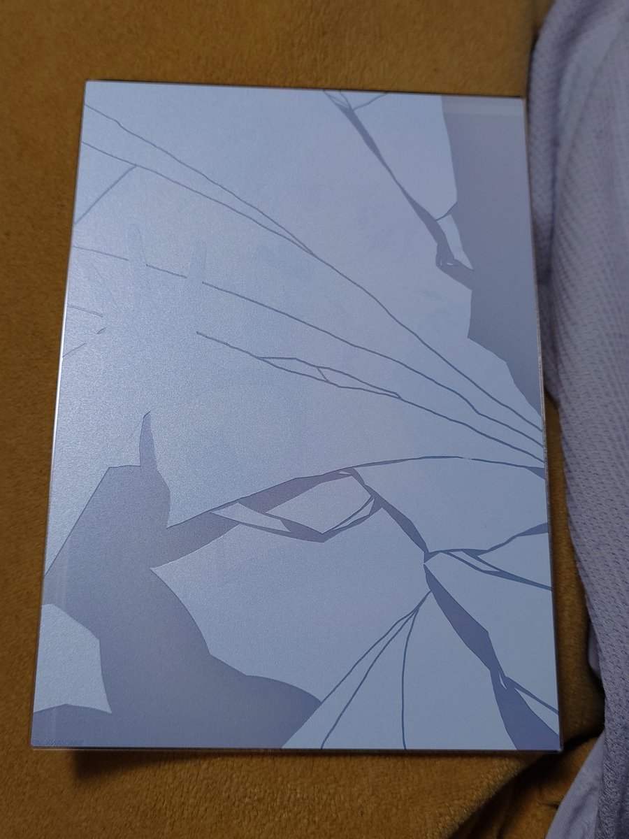 moennosakana's tweet photo. えぇええ！
劇場で買ったアクリルボードなんですよ
光にかざしたら本当に割れる！
すごい
裏側に濃淡が仕込まれているようです https://t.co/4GH0Y0Y4uP