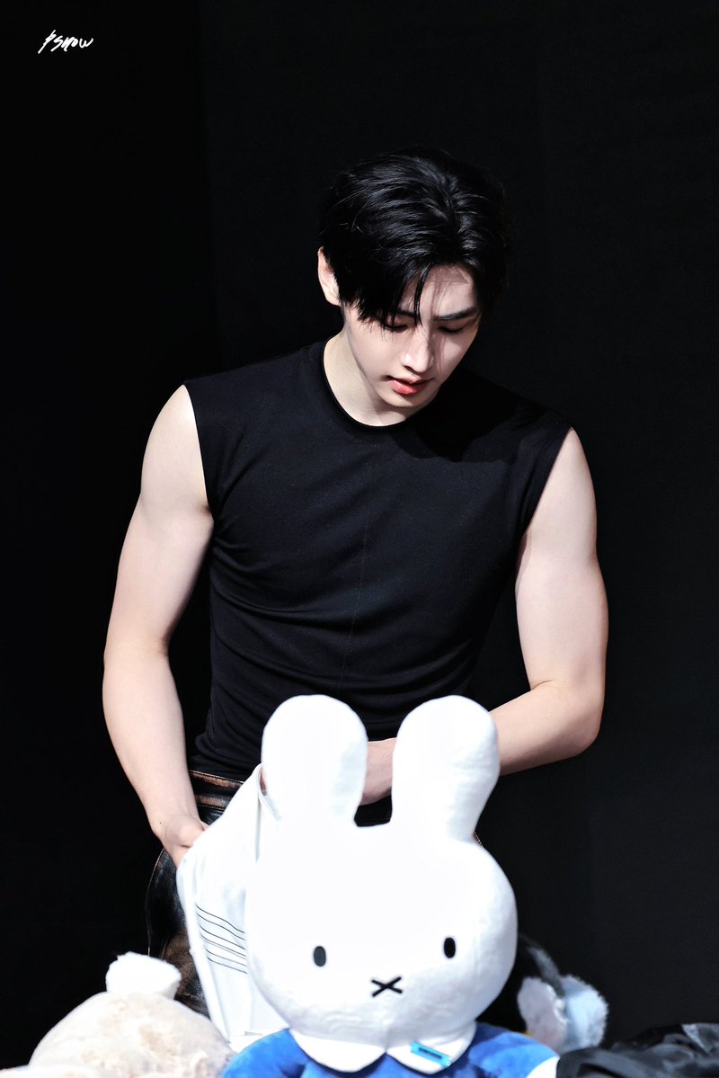 satelitce's tweet photo. OH SUNGHOON🤯🤯 https://t.co/oY48ZM0pp8