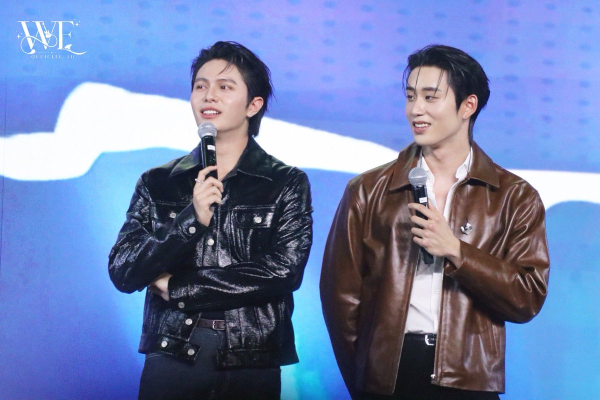 WEofficialTH's tweet photo. ขอขอบคุณ GMMTV ที่จัดงาน You Maniac Opening Night ให้แฟนๆ ได้รับชม First EP ร่วมกับ วิลเลี่ยม–เอส และ บาร์โค้ด–คิน 💙

ขอบคุณ ครูปราง สำหรับการกำกับและสอน Acting ให้น้องๆ ถ่ายทอดบทบาทออกมาได้อย่างน่าประทับใจ

ขอบคุณ วิลเลี่ยม–เอส ที่เลือกท้าทายตัวเองกับบทบาทและคาแรกเตอร์ที่แตกต่างจากผลงานที่ผ่านมา และขอบคุณ บาร์โค้ด–คิน ที่มาร่วมเติมเต็มซีรีส์เรื่องนี้

ขอบคุณทีมงานทุกคนที่ร่วมกันสร้างงานนี้ขึ้นมา และขอบคุณแฟนๆ ทุกคนที่มาร่วมจอยและส่งกำลังใจให้นักแสดงและทีมงานเสมอค่ะ 💙✨

YOU MANIAC OPENING NITE 
#YouManiacSeries
#YouManiacSeriesEP1
#WilliamEst
#WEofficialTH