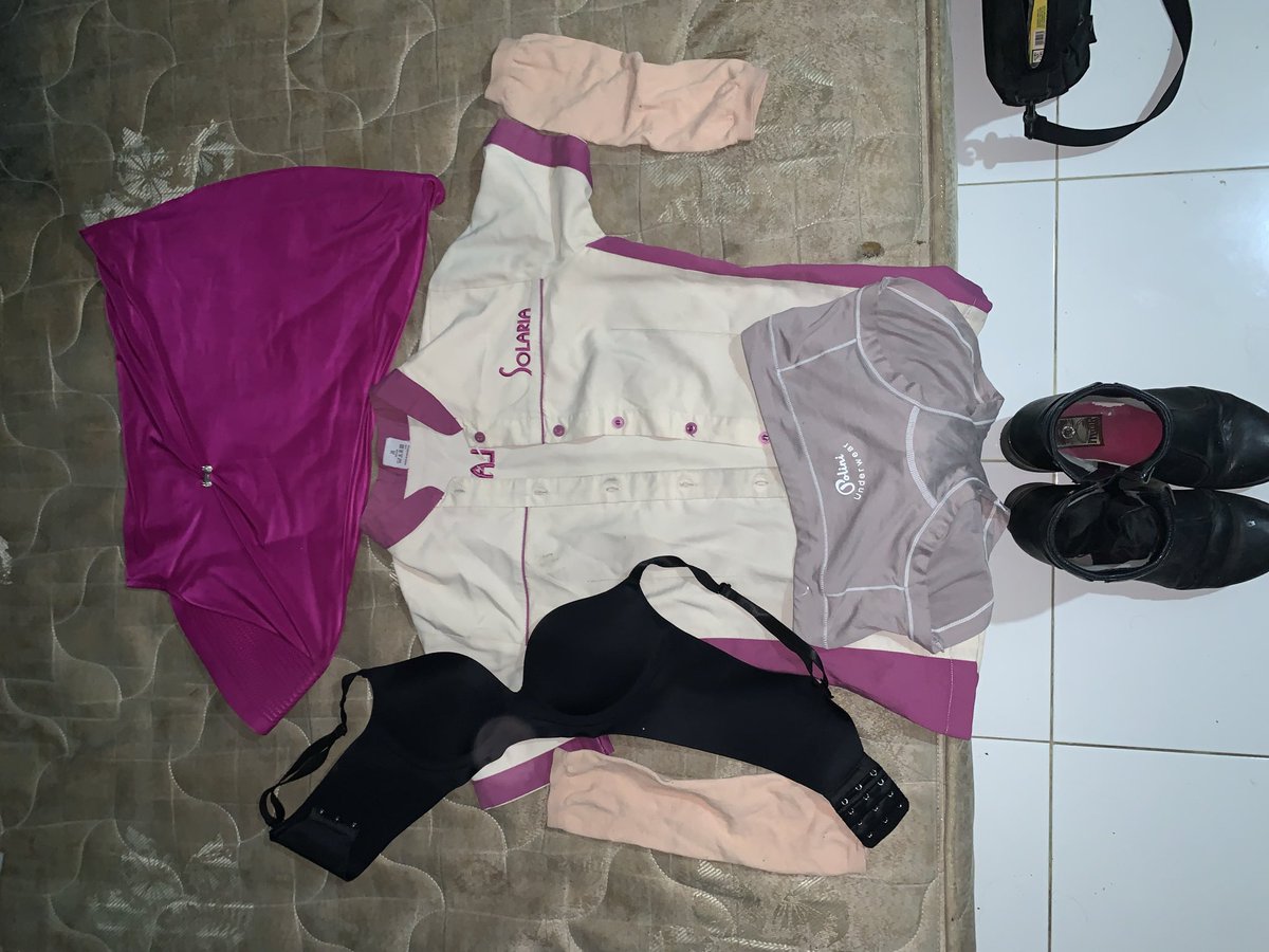 mtvlo40297's tweet photo. kali aja ada yg minat masih ada aroma parfum mbak nya, mau gue jual fullset aja semua nya
-bergo
-seragam
-manset
-cd bh
-sepatu + kaos kaki nya

*no nego bonus foto yg punya nya https://t.co/mEMY5XDY13