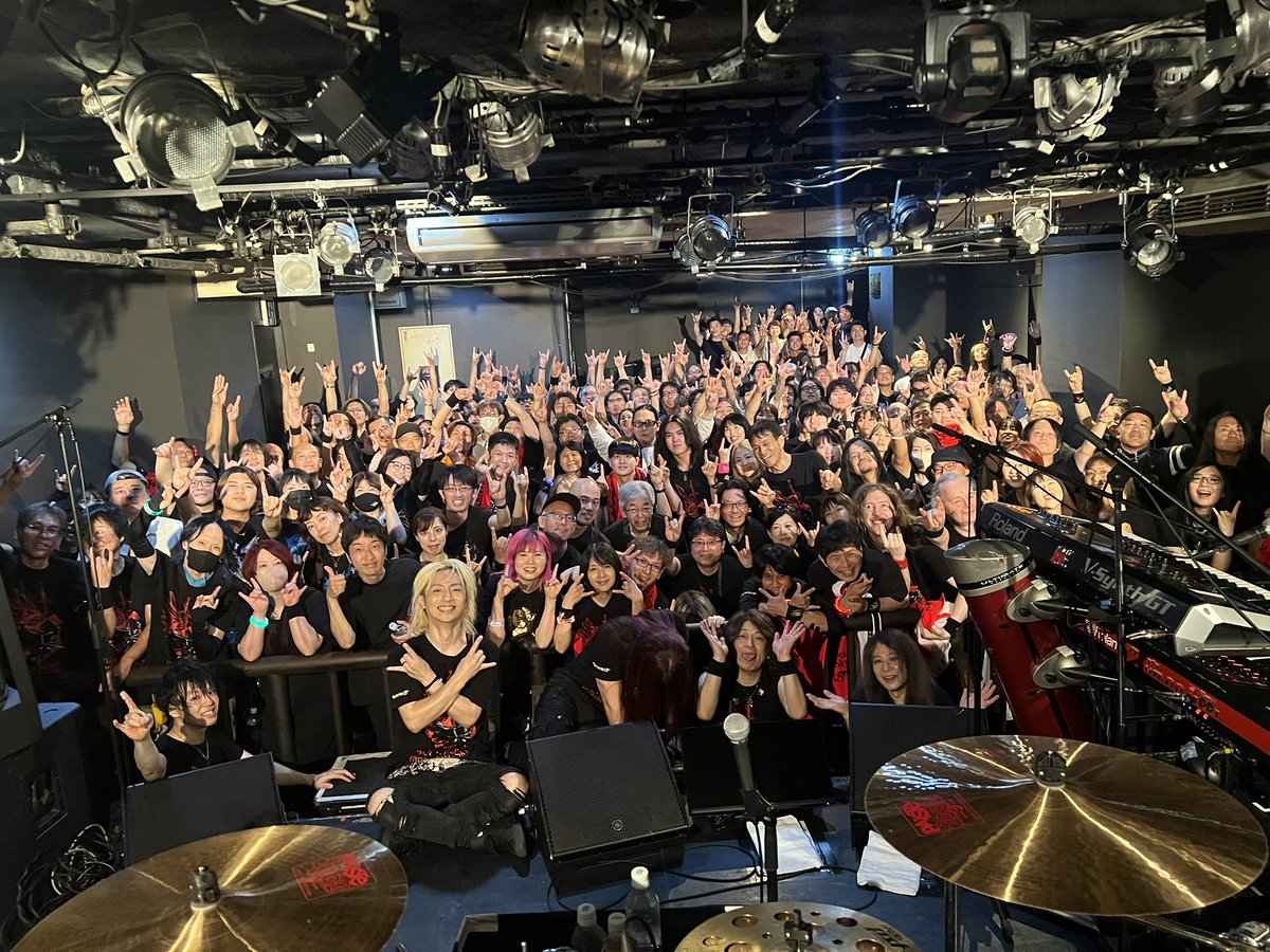 GALNERYUSOFFIC2's tweet photo. GALNERYUS広島セカクラ公演、大盛況で終了致しました‼️このマジカルなライブハウス、やはり素晴らしい何かがありますね❗️🤘🏻🔥🤘🏻メンバーと皆さん全員でがっつり全曲盛り上げた、素晴らしい夜となりました。また早く戻ってきます‼️

メンバーはもうお好み焼きが食べたくて仕方ないです🤘🏻😭🤘🏻 https://t.co/iA2brNUSLQ