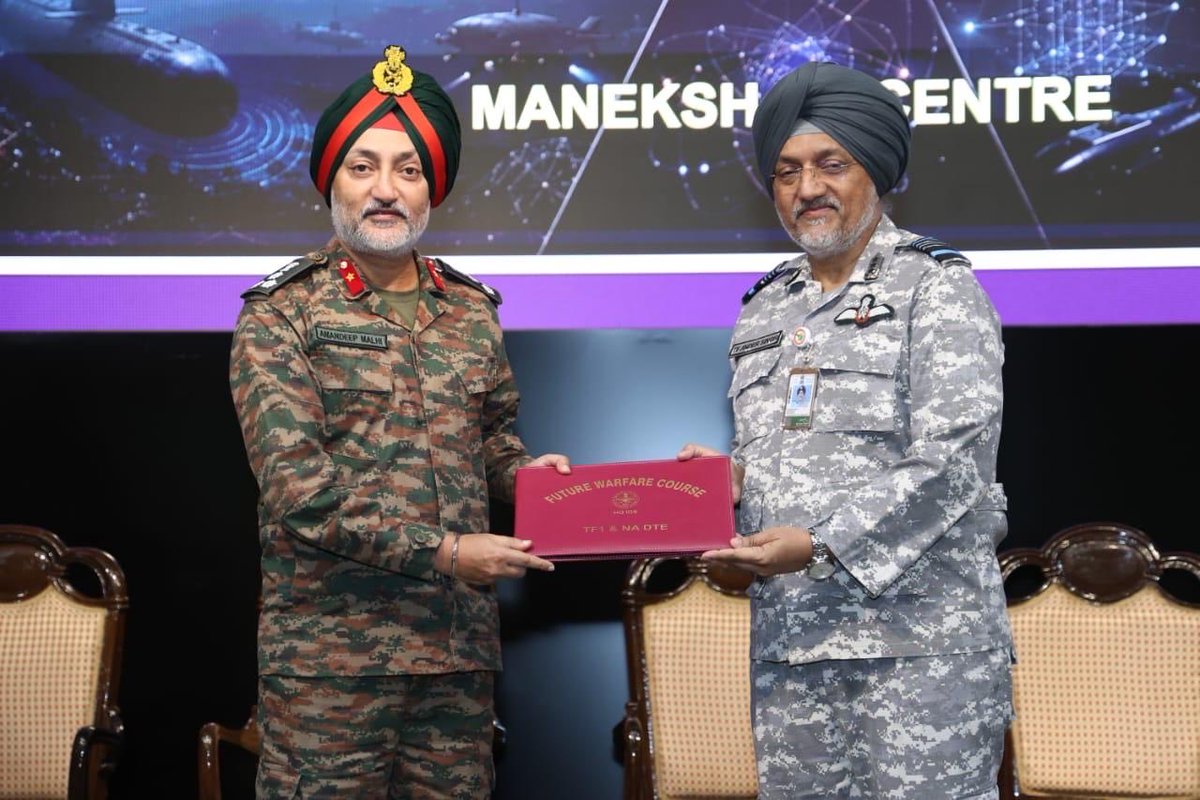 HQ_IDS_India's tweet photo. Future Warfare Course 4 #FWC4 culminates successfully! 

After four weeks of intense learning, insightful discussions, engaging interactions with SMEs and exposure to emerging technologies, the course concluded with a distinguished closing ceremony attended by the #CDS, #CISC and other senior officers. 

The interactions reinforced the imperative to remain agile, innovative and future-ready in an era of rapidly evolving warfare.

@DefenceMinIndia 
@SethSanjayMP 
@SpokespersonMoD 
@MIB_India 
@CENJOWS
