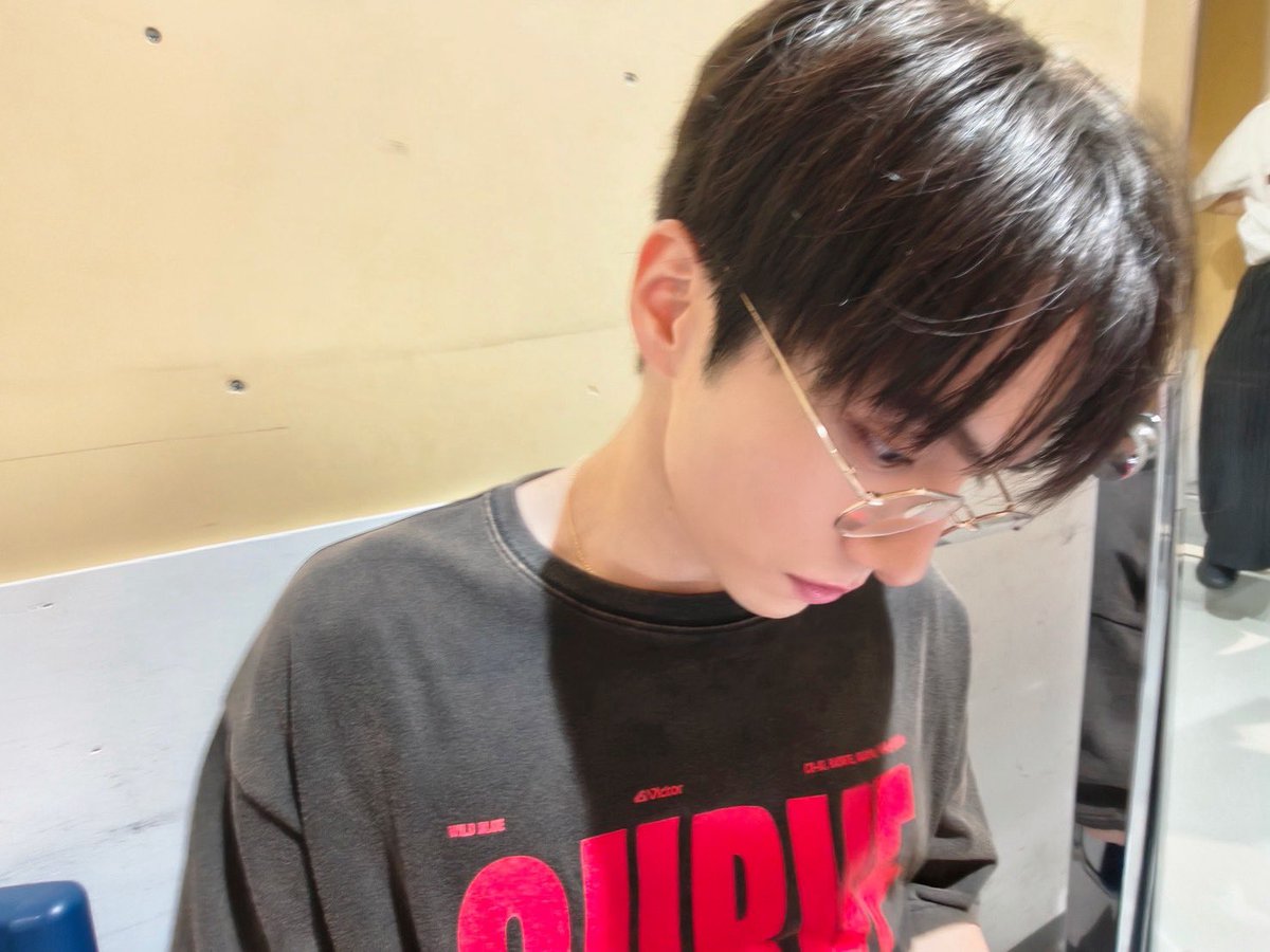 wildblue_ykme's tweet photo. [COKI]

リリイベ2日間共にありがとうでっ🐌
ゆっくりできそう?

#WILDBLUE #山下幸輝 #COKI https://t.co/myUkYuv9Q6