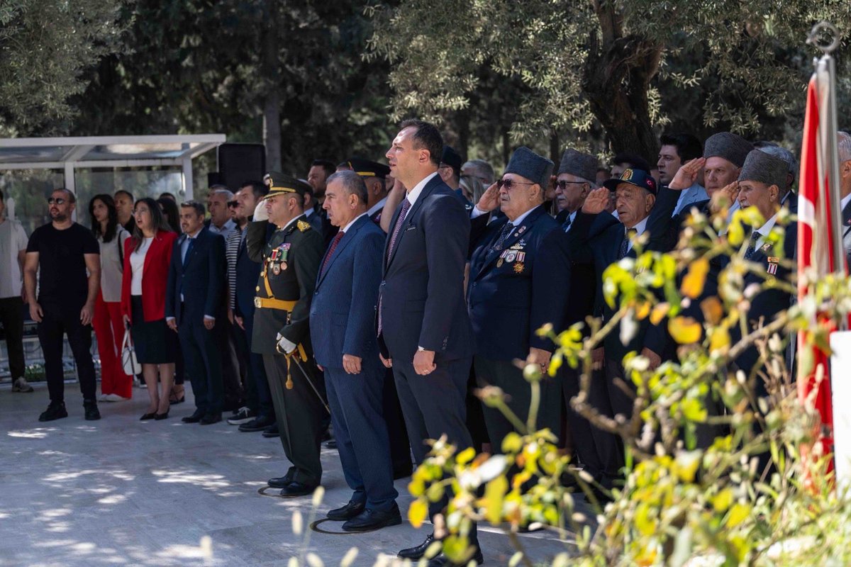 omereskichp's tweet photo. Işıkkent Polis Şehitliği’ni ziyaret ederek, vatanımızın bölünmez bütünlüğü uğruna canlarını feda eden kahraman polislerimizi dualarla andık. Bize bu bağımsız vatanı bırakan tüm şehitlerimizin ruhları şad olsun. Minnetle... 🇹🇷 https://t.co/ZbdlTwCt6x
