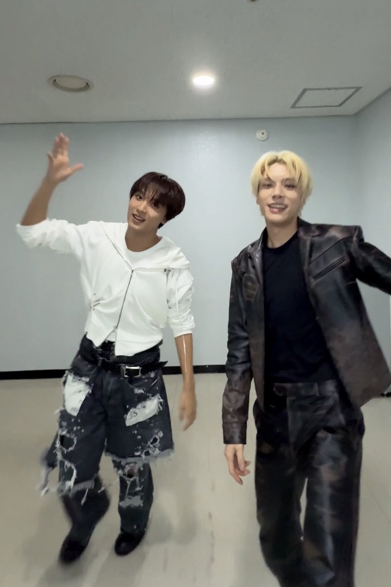 sunhaefs's tweet photo. HAECHAN WITH JAKE 🤣 https://t.co/2pV6HWuaj2