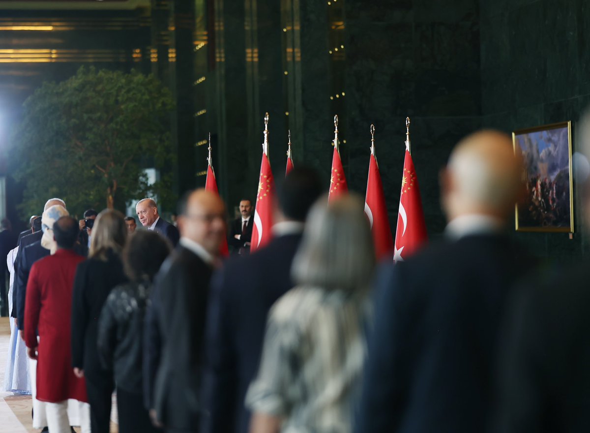 tcbestepe's tweet photo. Cumhurbaşkanımız Sayın Recep Tayyip Erdoğan, Cumhurbaşkanlığı Külliyesinde 30 Ağustos Zafer Bayramı nedeniyle tebrikleri kabul etti https://t.co/ZWBZgBngRm https://t.co/TdCXwo9hNj