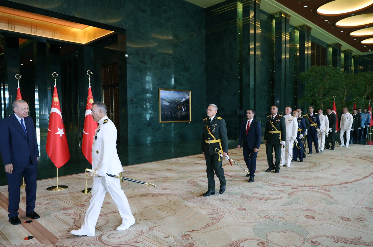 tcbestepe's tweet photo. Cumhurbaşkanımız Sayın Recep Tayyip Erdoğan, Cumhurbaşkanlığı Külliyesinde 30 Ağustos Zafer Bayramı nedeniyle tebrikleri kabul etti https://t.co/ZWBZgBngRm https://t.co/TdCXwo9hNj