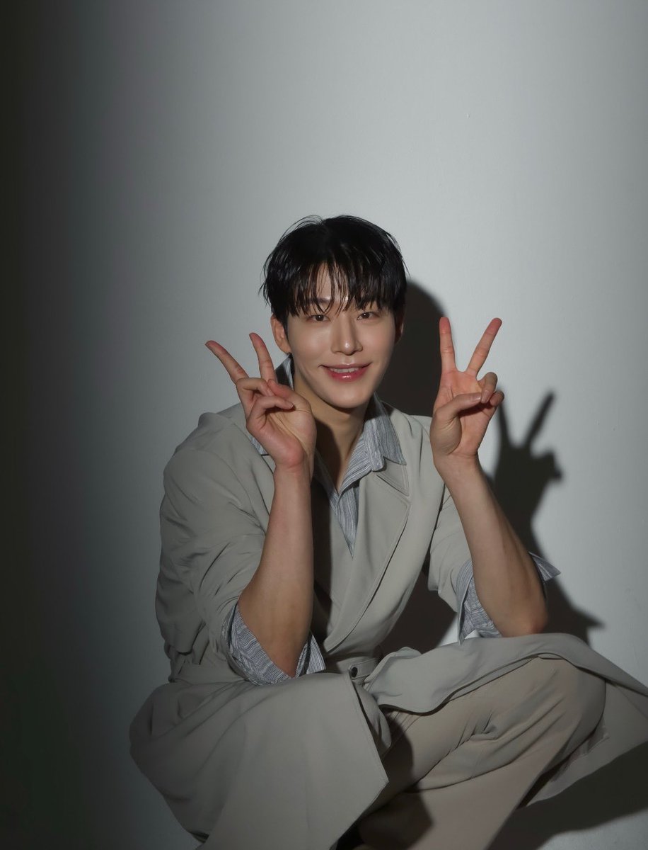 wooooo010109's tweet photo. 와,, 진짜 레전드용안 https://t.co/BWTBQUDOqy