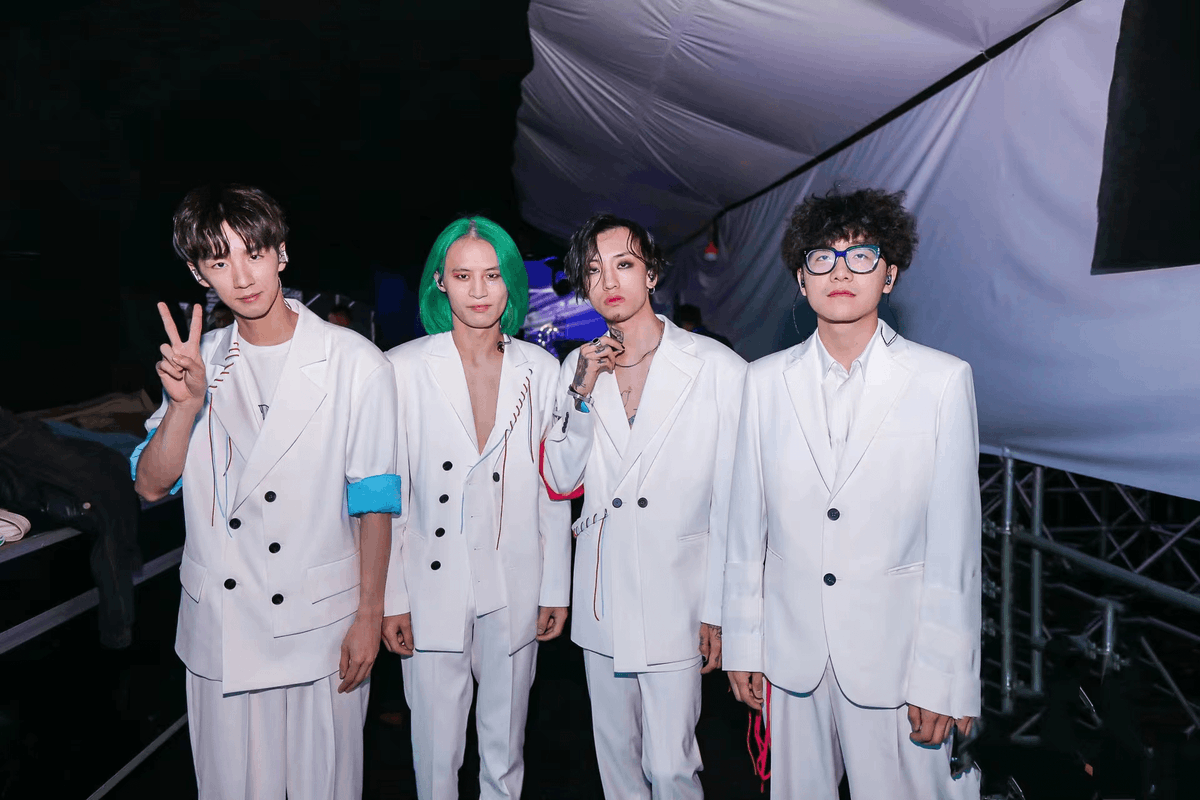 AlarconZapata's tweet photo. Don’t miss the explosive live performance of indie band @SunsetRush tonight at 8PM at The Neon Stage! Grab your tickets now – it’s gonna be a night to remember!， https://t.co/1KODpHa7xK