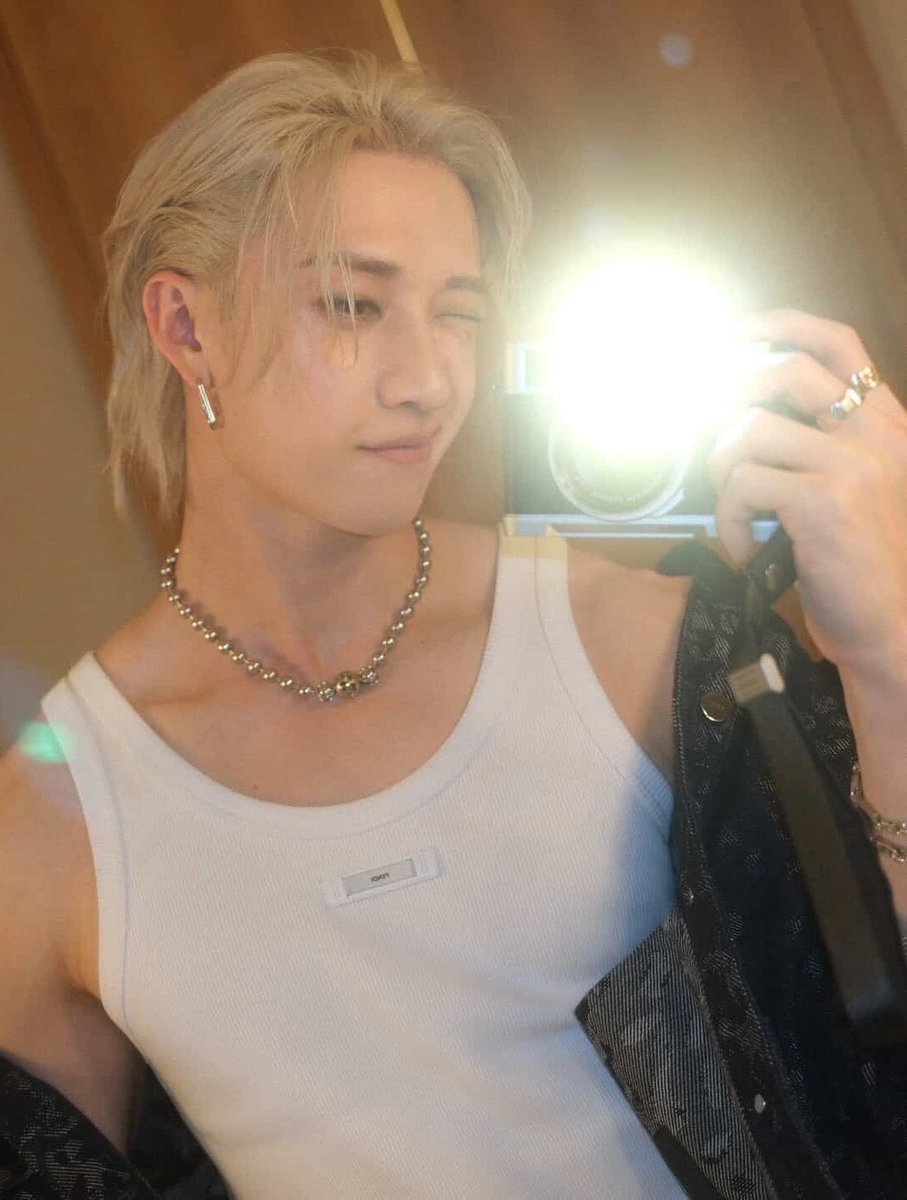 Barbieemuttii's tweet photo. Wumuti and bangchan slaying while making yet another bob! https://t.co/kEdazldnCb