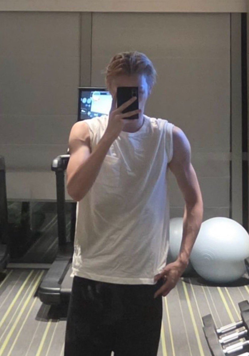 scuvck's tweet photo. อะไร 5555

ไปเวทมาอาบน้ำยังเนี่ย เหม็น :(

ทำเป็นเหม็นนะเดี๋ยวนี้ มาให้หอมเลย https://t.co/pP3CzUweqR