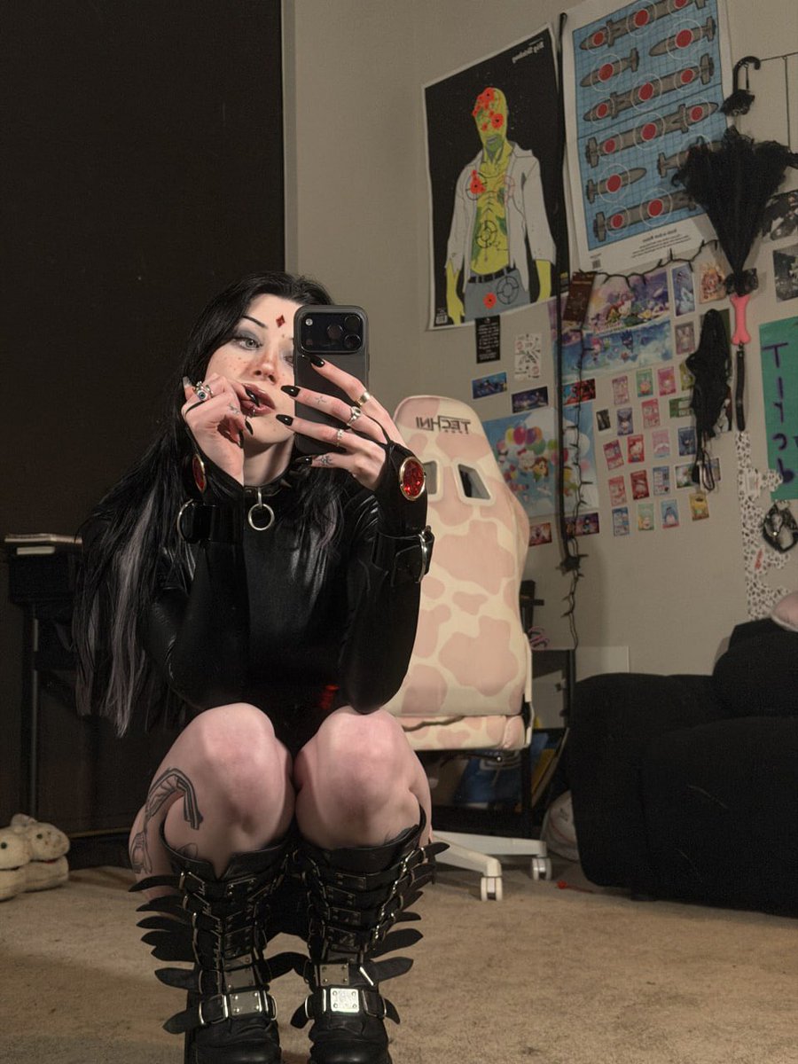RayLovesCox's tweet photo. im sad send me a vm of you whimpering https://t.co/GEOUbC4chk