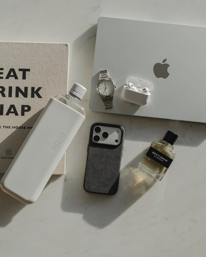 GentlemenxEra's tweet photo. Just the essentials. Nothing to explain. https://t.co/7iuxhVPsLq