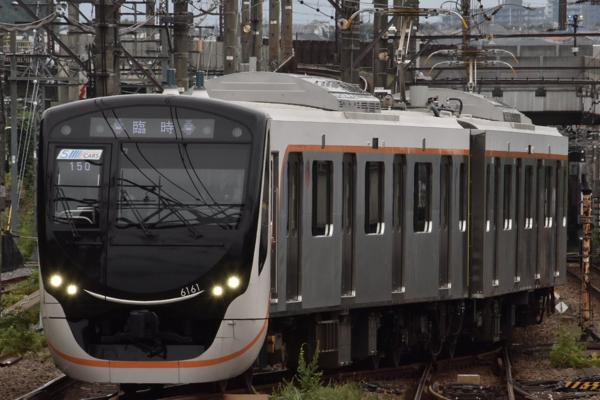 tkk5113's tweet photo. 8/30 怪談列車3日目① 6161F編

今日の長津田駅→長検往復は6020系6161Fでした。のるるん臨時幕を出していました！！3番線と4番線入線どちらも撮れました！とにかく同業が多かったです。お疲れ様でした。 https://t.co/1RjNC7P09l