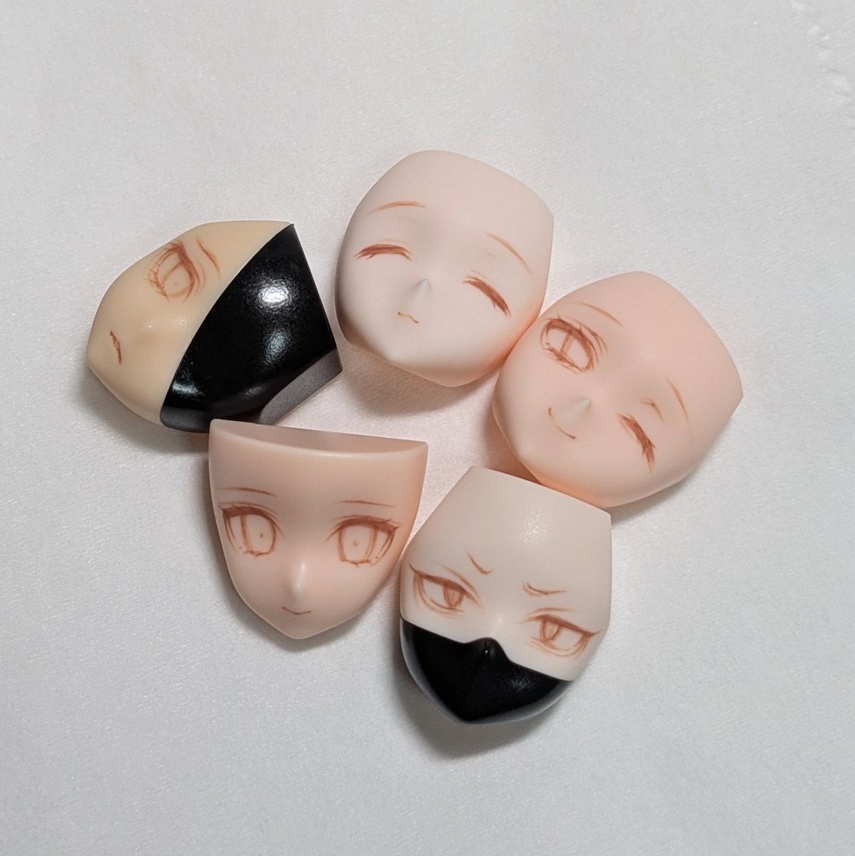 okurido's tweet photo. 下書き。線を引くのは楽しくて、いくらでも引けてしまう…また沢山お顔持ち込んでしまう気がします。(AKG30申し込みました) https://t.co/UNsXWdvP8H