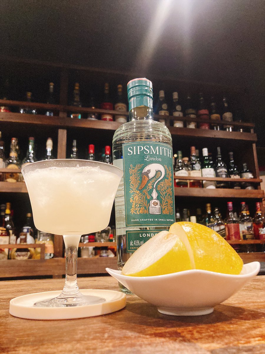 baraille2024's tweet photo. Fresh Fruit Cocktail
和梨のギムレット ¥1,430-

ジン×ライム×シュガー×和梨

擦りおろし果肉が瑞々しい晩夏の定番カクテル

フレッシュフルーツを引き立てるシップスミス仕込みのブラッシュアップされた和梨のギムレット、ぜひに🍸

#金町バー
#フレッシュフルーツカクテル
#和梨カクテル https://t.co/i01Lk5Y4wv