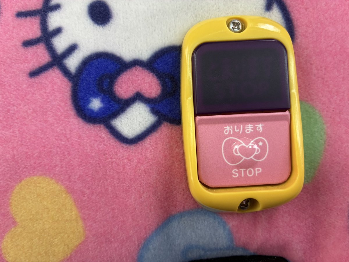 8kaetee8's tweet photo. 行きのバスがハローキティバスでした！　キティちゃんファンじゃなくても嬉しくなる可愛さ。 https://t.co/vQdSoOYU9Z