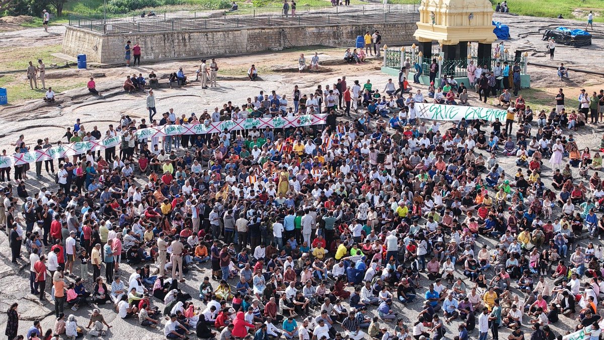 Tejasvi_Surya's tweet photo. Bengaluru showed up and how! 

One message to CM - "Bro, it's done. Drop the tunnel road. Hands off Lalbagh"

This will continue until the State Govt withdraws the draconian 5% Park diversion law and drops the stupid tunnel road project. 

#SaveLalbagh #StopTunnelRoad https://t.co/E3pBlmpP5x