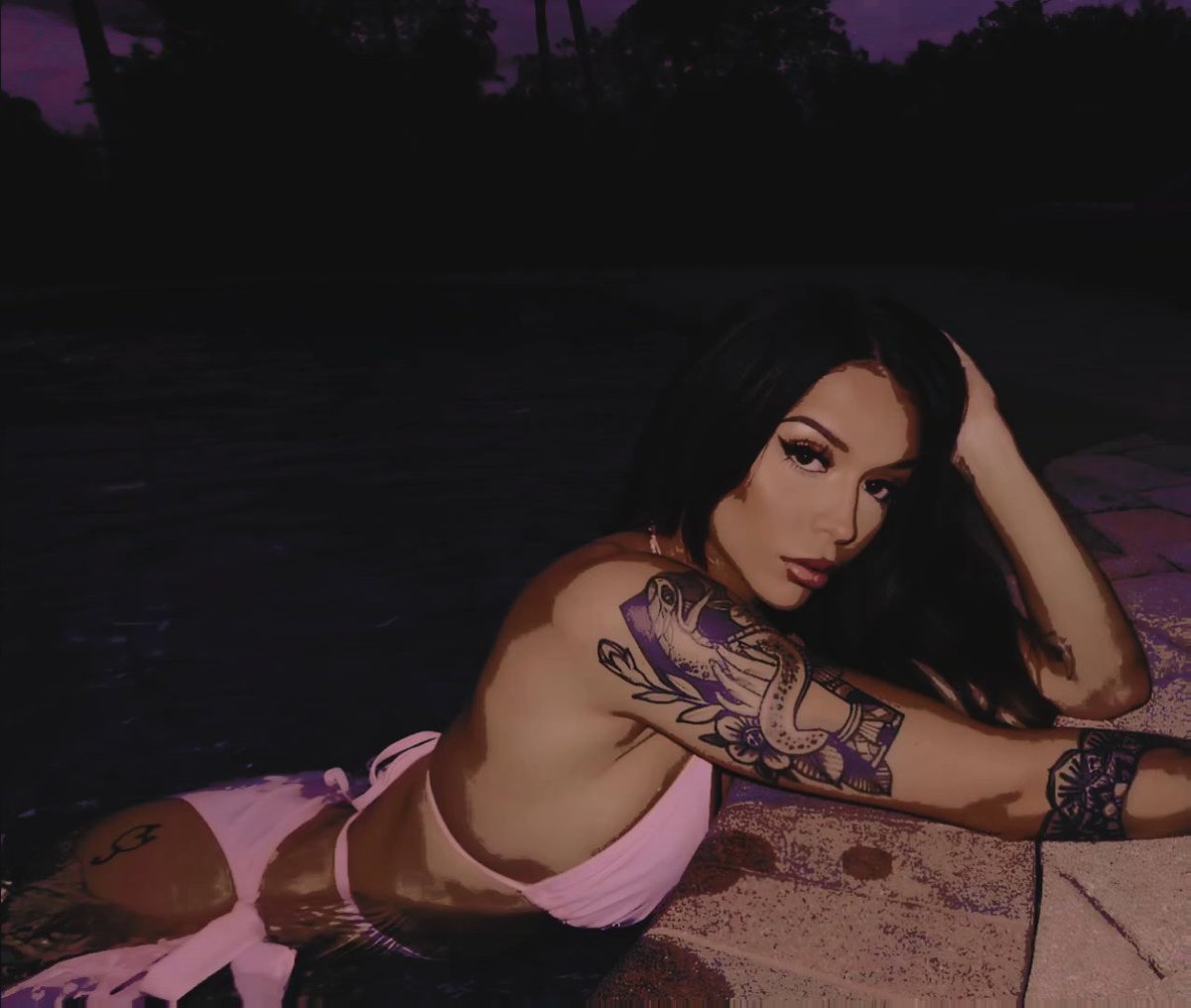 CrazyyyGirll_'s tweet photo. ⠀⠀⠀
⠀⠀⠀
                             " Nighttime soak . "
⠀⠀⠀
⠀ https://t.co/aLDOx65F38