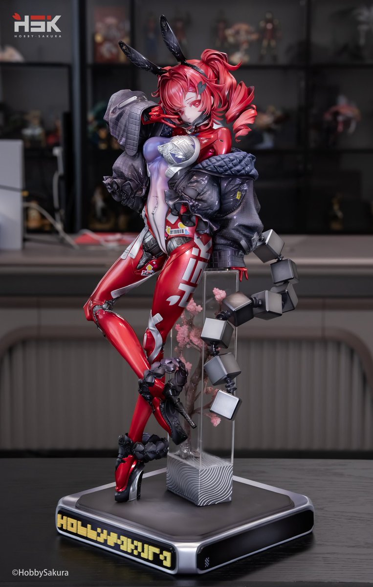 Hobbysakura's tweet photo. ✨看板娘、デコマス初公開！✨
Hobby Sakura看板娘
◤ Nana ◢
ついに夢の立体フィギュア化！

デザイン・イラスト：織平先生（@ORiHiRA_）

赤髪ツインドリル×ハート目×メカスーツ×逆バニー——「カワイイ」と「メカ」と「フェチ」を詰め込んだNanaが立体で登場❤️

そしてイベントに向けて、
Nanaの重大企画も絶賛進行中…！

続報をぜひお楽しみに✨
#HobbySakura看板娘