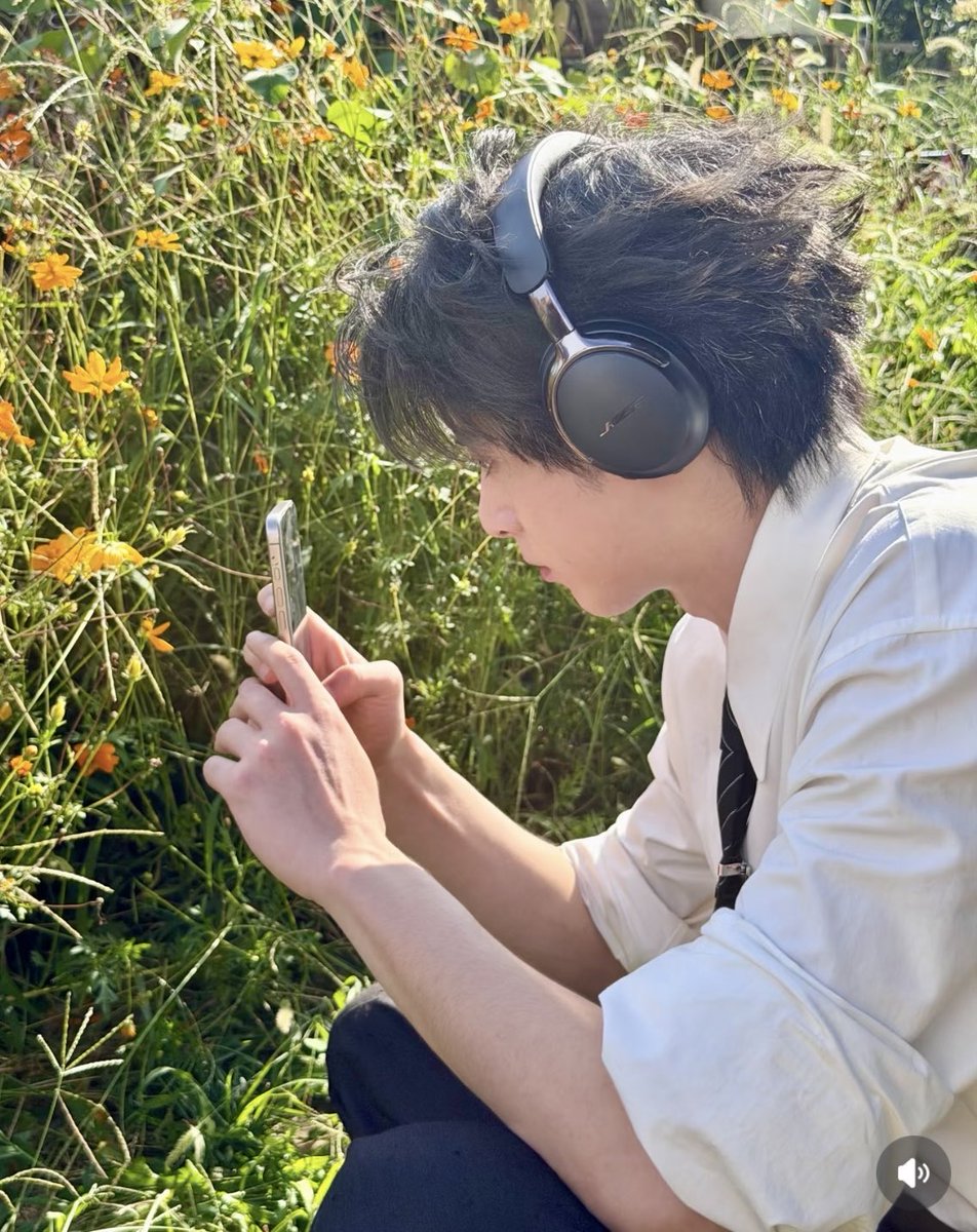 kofighelly's tweet photo. this is me winning again with wang hedi as my xie yichen.

Ning Sui glanced once more at Xie Yichen. He was casually lifting the over-ear headphones from around his neck, his expression carrying that faint, unconcerned air... https://t.co/5HVbkjTPNV