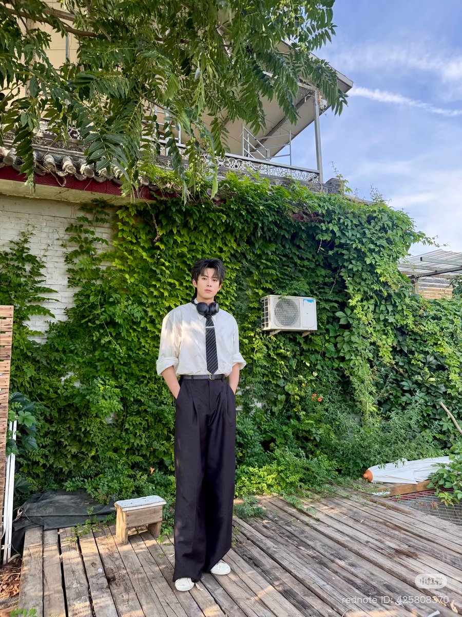 kofighelly's tweet photo. this is me winning again with wang hedi as my xie yichen.

Ning Sui glanced once more at Xie Yichen. He was casually lifting the over-ear headphones from around his neck, his expression carrying that faint, unconcerned air... https://t.co/5HVbkjTPNV