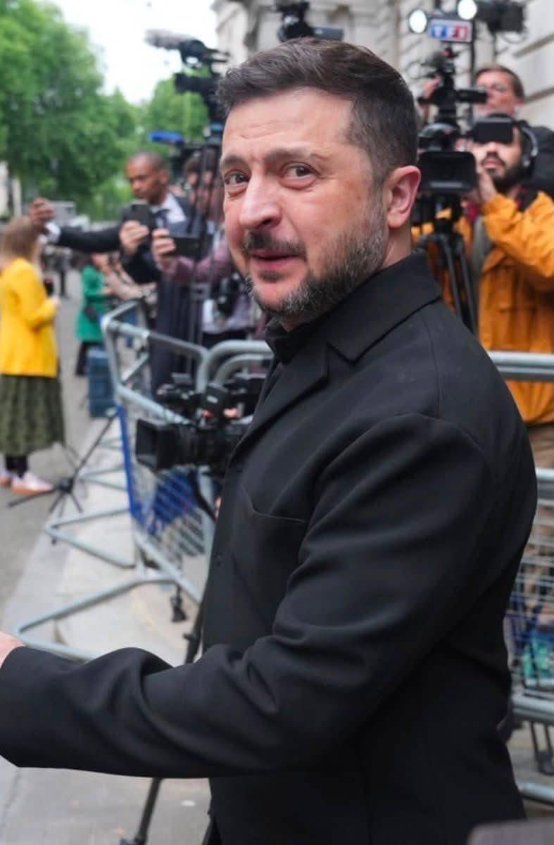 Gianl1974's tweet photo. According to a recent survey, 90% of respondents across Europe expressed unfavorable views of Volodymyr Zelenskyy and opposed their governments providing further aid and support to Ukraine in the war with Russia.

Do you want your Governments to support Zelenskyy ???
👍 Yes
😎 No
🇺🇦🇪🇺