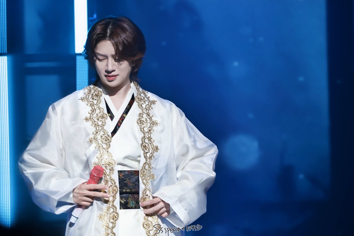 Ssspecial1004's tweet photo. 260829 [1983] 83z Fancon in Hong Kong

무대를 알차게 쓰시는 孤獨男

#heechul #希澈 #김희철
#83line #superjunior83z  
#superjunior #슈퍼주니어 https://t.co/ulENJxoDrC