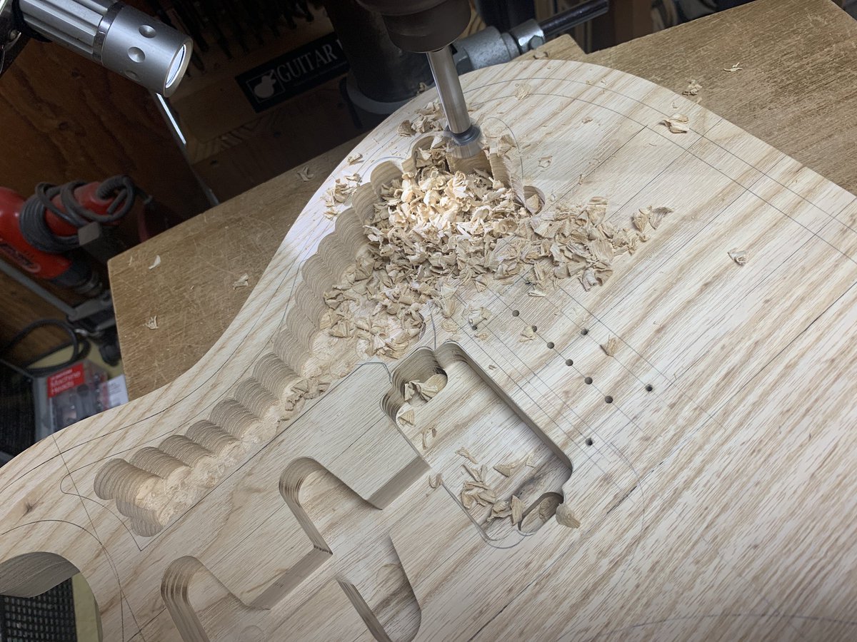 ihush_guitars's tweet photo. STモデルの方は、セミホロー加工を進めていきます。ブリッジはハードテイル仕様となります。つづく✨ https://t.co/eyXHoRncNZ