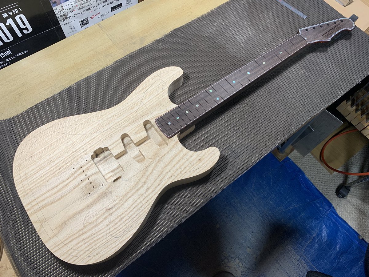 ihush_guitars's tweet photo. STモデルの方は、セミホロー加工を進めていきます。ブリッジはハードテイル仕様となります。つづく✨ https://t.co/eyXHoRncNZ