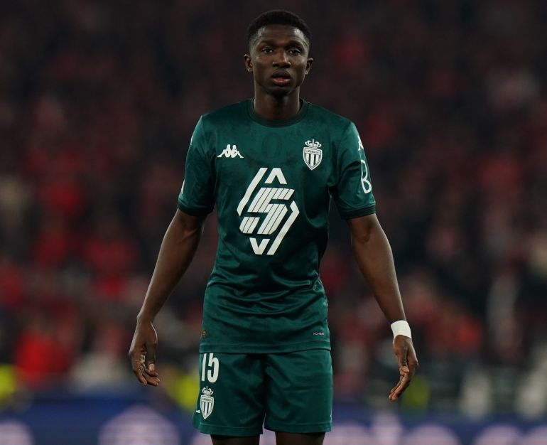 RICHPROSPE28081's tweet photo. Chelsea is not looking for direct Enzo replacement but a No.8 dynamic Box-Box Midfielder. Manu Kone and Lamine Camara fit this role https://t.co/TjimNpM1v5